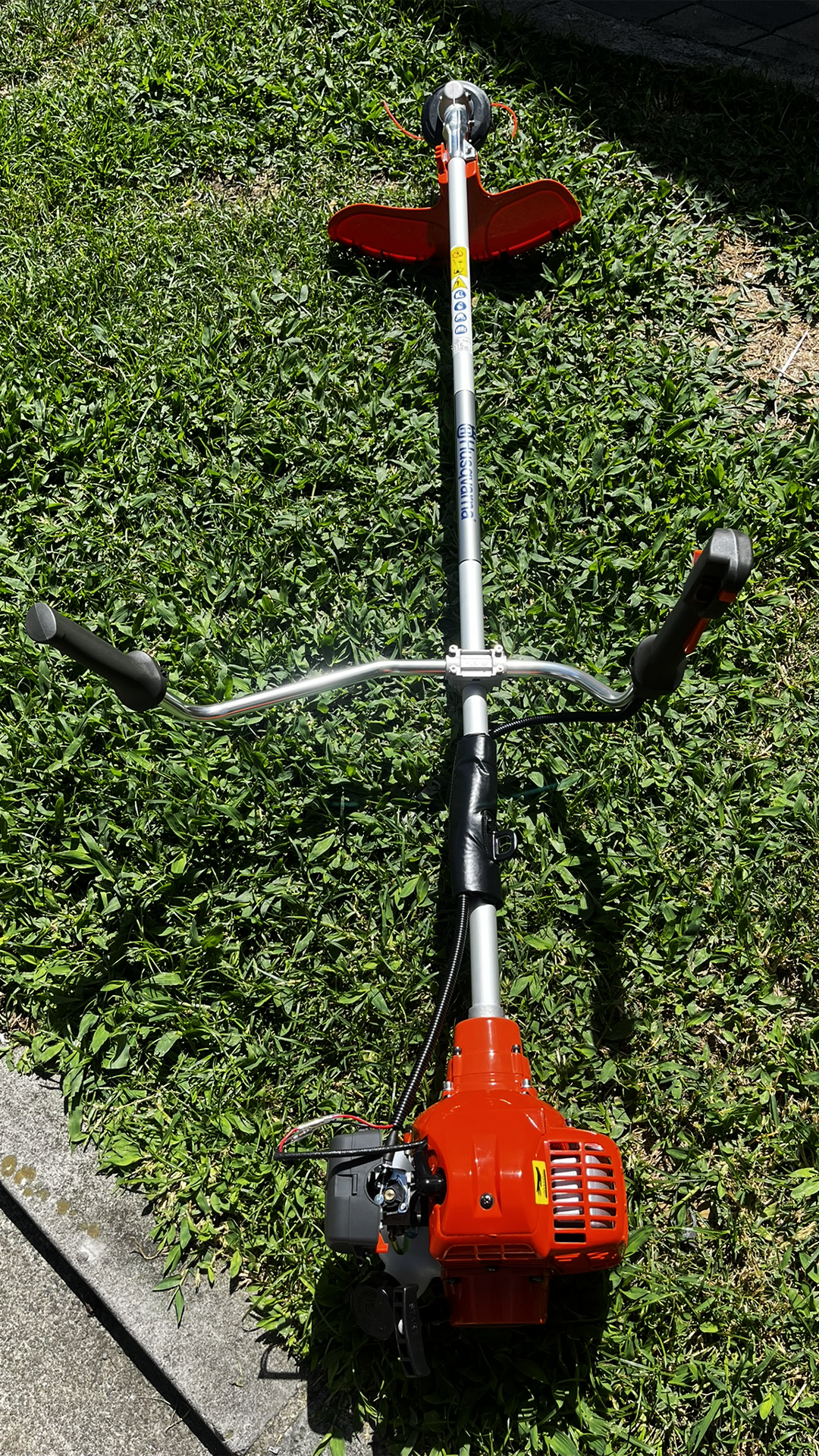 Guadañadora  Husqvarna 143RII para trabajo PESADO.