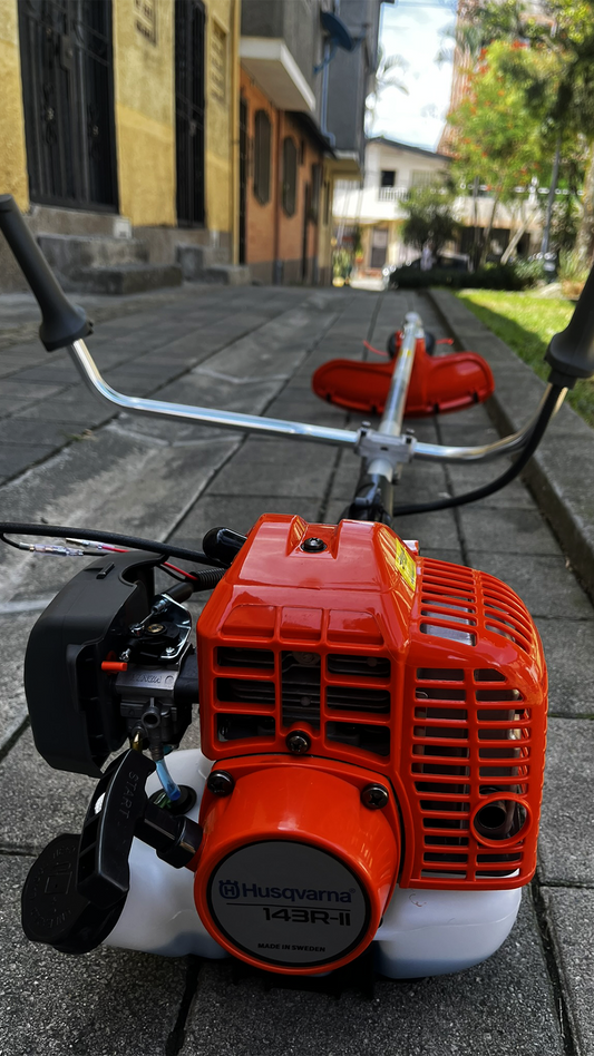 Guadañadora  Husqvarna 143RII para trabajo PESADO.